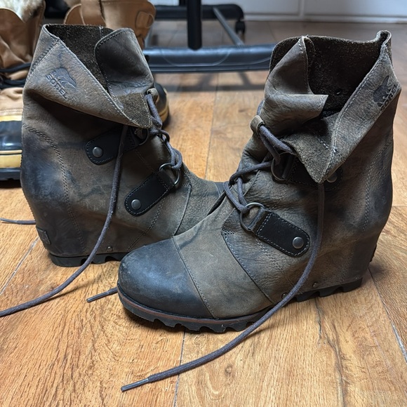 Sorel boots - Picture 2 of 5